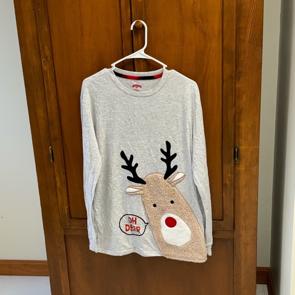 Holiday Time cotton poly long sleeve reindeer shirt medium 21 in pit L27in